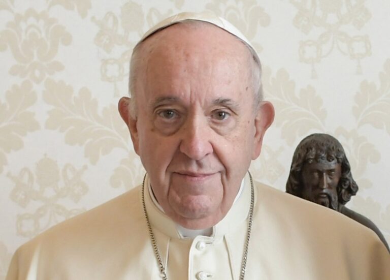 Papež František opět onemocněl: Bronchitida a nateklý obličej. V zákulisí Vatikánu už proudí spekulace