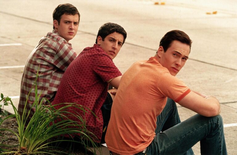 Čtyři panicové z Prciček: Finch bydlel se Stiflerovou mámou, Jim je šťastně ženatý, Oz musel do léčebny a Kevin má kapelu