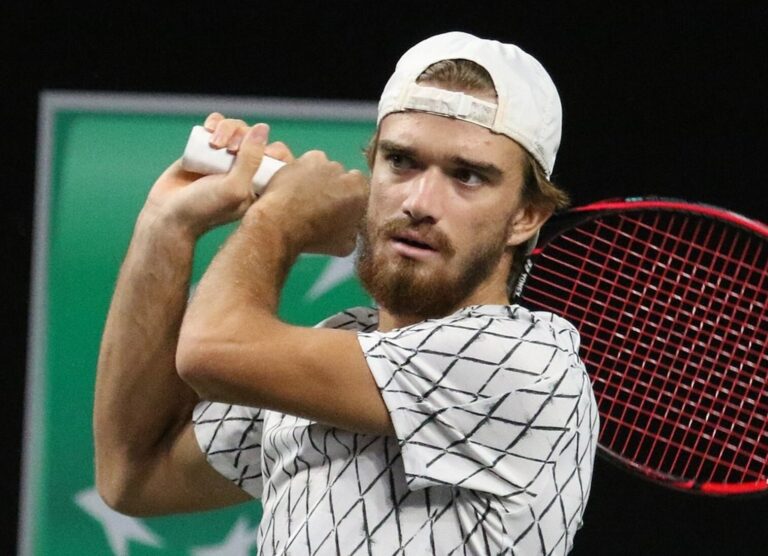 Tenista Tomáš Macháč odtajnil, s kým randí. Jeho láskou je známá zpěvačka