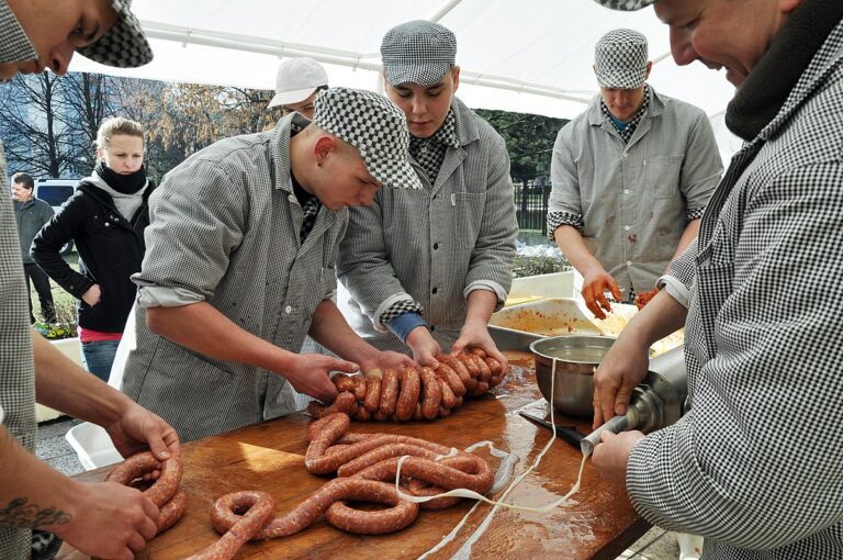 Unie nám zakázala zabijačky, myslí si spousta Čechů. Kde se tato fáma vzala a jak to je