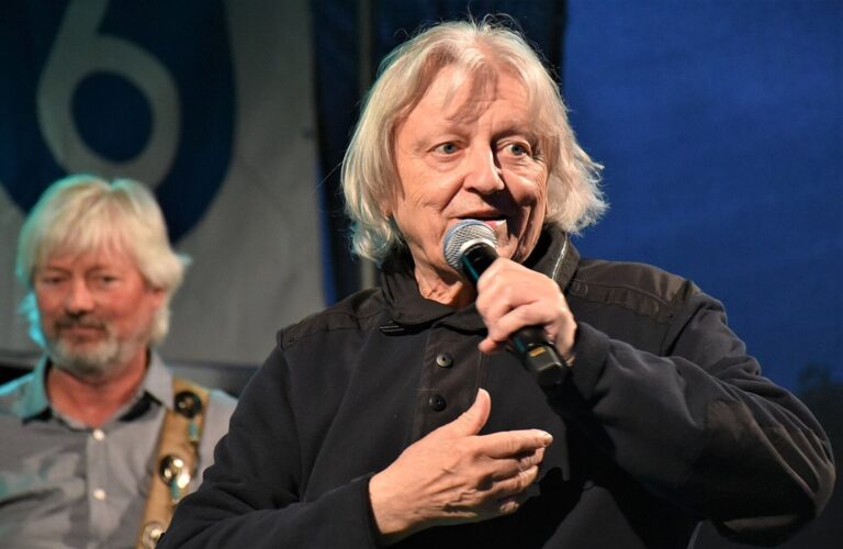 Václav Neckář: „Na pódium patřím a chci na něm zemřít. Doufejme, že to tak bude.“