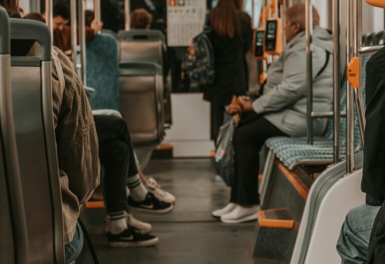 Tobogán se žiletkou, injekční stříkačky nastražené v MHD a další historky, kterým lidé věřili a předávali je dál