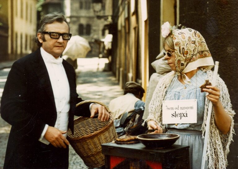 Zabil jsem Einsteina, pánové…: Na natáčení přímo z tahu, proč Sovák všechny seřval a Zázvorková jako atrakce