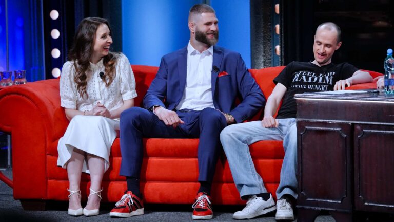 Show Jana Krause: Herečka, která si každý den dává hnědku, co znamená BJP u hvězdy MMA, a soupeř v podobě bramborového salátu