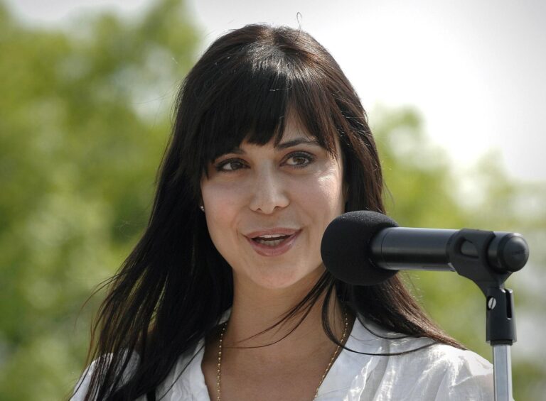 Hvězda seriálu JAG Catherine Bell: V první roli ve Smrt jí sluší propůjčila jen své tělo, i dnes se pyšní výstavní figurou