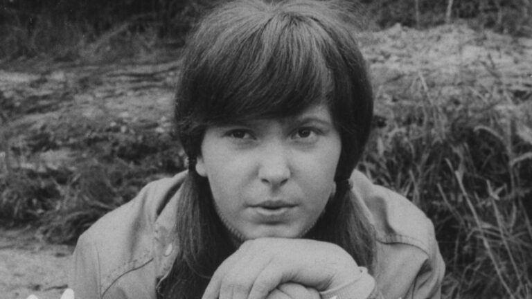 Jitka z Metráčku je dnes sedmdesátnicí. Kila navíc jsou pryč a o filmu, který ji proslavil, nechce ani slyšet