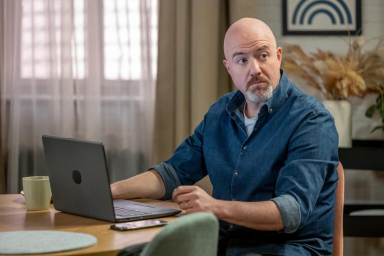 Ulice příští týden: Obětí deepfake, Jirkovo tajemství, sledování, návrat a zamilovaný Vašek