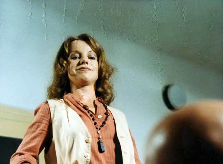 Zlatovláska jí zkazila život. Jorga Kotrbová se již více jak dvacet let úspěšně straní veřejnosti, díky restituci zbohatla