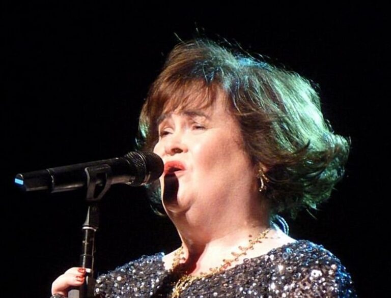 Zpěvačce Susan Boyle se kdysi smáli, dnes vypadá skvěle. Po mrtvici se musela znovu učit mluvit