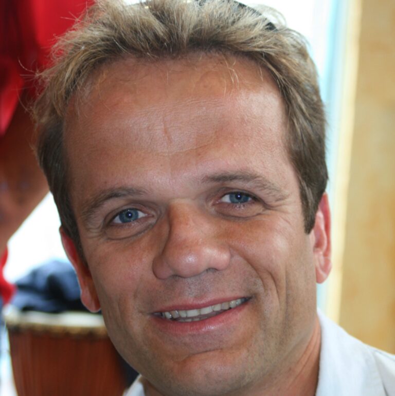 Paklíč André Bouchet, hvězda Pevnosti Boyard, slaví 58: Dříve působil ve zcela jiné profesi