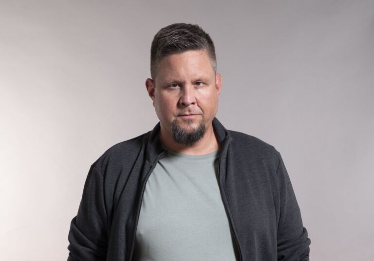 S kým žije Michal Novotný: Usadil se po čtyřicítce, je otcem dvou dětí a jeho manželka je paní Columbovou