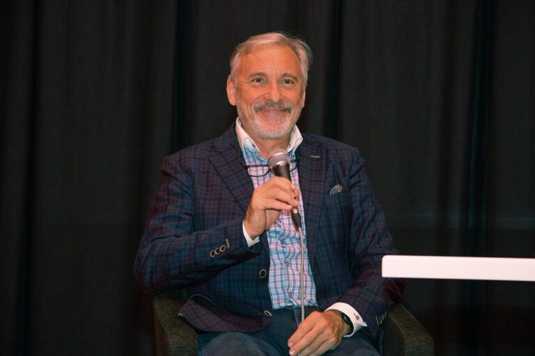 S kým žije Jan Čenský: Navzdory propírání v bulváru se sympatickou malířkou slaví 36 výročí svatby