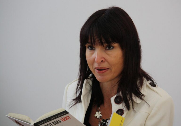 Simona Monyová: Krutý osud spisovatelky, která mezi řádky tiše volala o pomoc