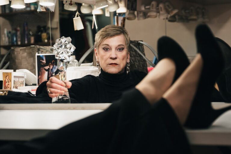 Simona Peková alias prodavačka z Dědictví ve Vyšehrad Dvje: Její scéna je doslova a do písmene fekální