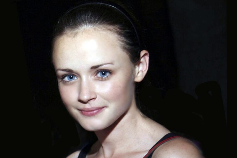 Rory z Gilmorek žije roky v ústraní. Alexis Bledel má už po čtyřicítce, stále však vypadá jako nevinné děvčátko