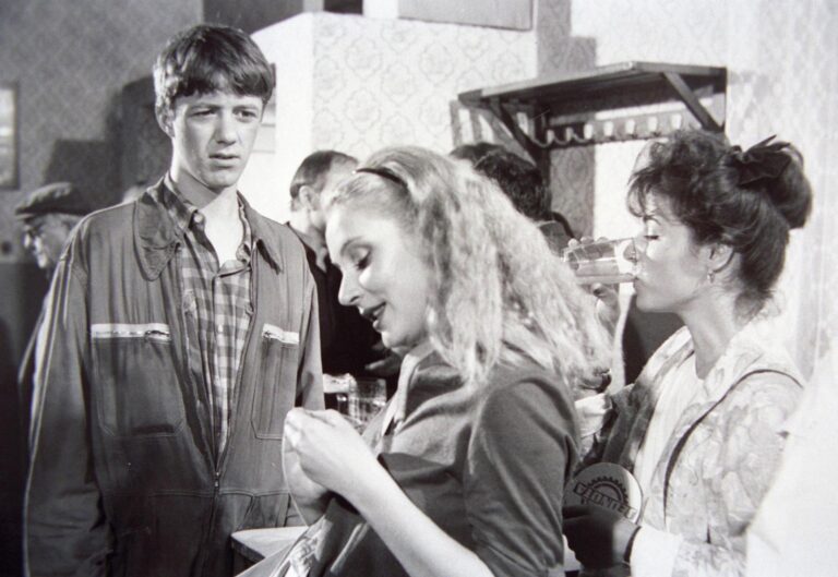 Zapomenutá hvězda Slunce, seno: Vlasta Mészárosová alias průvodčí Helenka zemřela náhle a mladá