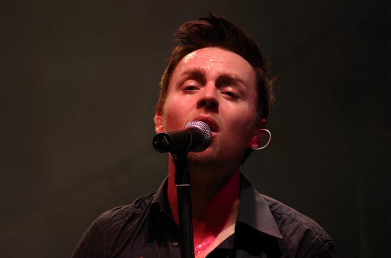 Kolaps změnil idol devadesátek k nepoznání. Darren Hayes ze Savage garden skončil na operačním sále