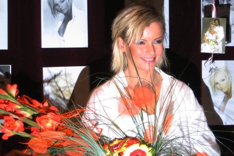 Iveta Bartošová by oslavila 59. Artur nešel ve stopách rodičů, vydal se zcela jiným směrem, o mámě na veřejnosti nemluví