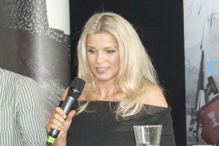 Kam se ztratila krásná rosnička Romana Jákl Vítová? Na veřejnosti už se neukazuje, zato umí opravit ucpaný odpad