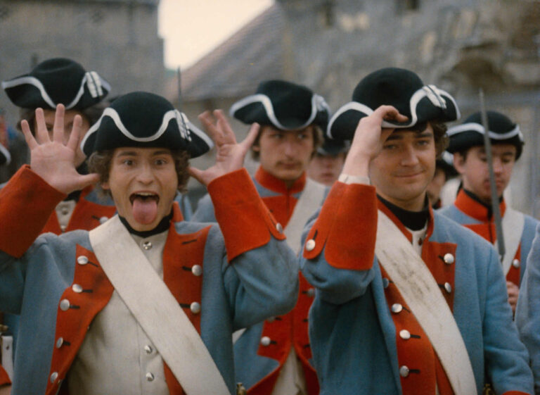 S čerty nejsou žerty: Vetchý utíkal v lese před Rusáky, Dlouhý balil Adélku, hořící kostýmy a další perličky z natáčení