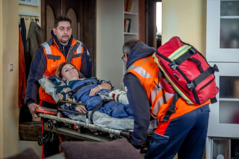 Ulice: Návrat, který nikdo nečekal. Eliáš je zpátky a atmosféra houstne. Dojde i na záchranku a Lumíra se slzami v očích