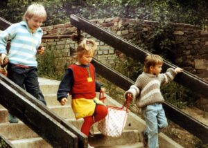 Tereza Fliegerová na snímku vpravo, Čarodějky z předměstí, FOTO: © Filmové studio Barrandov, distr. Archiv TV Nova