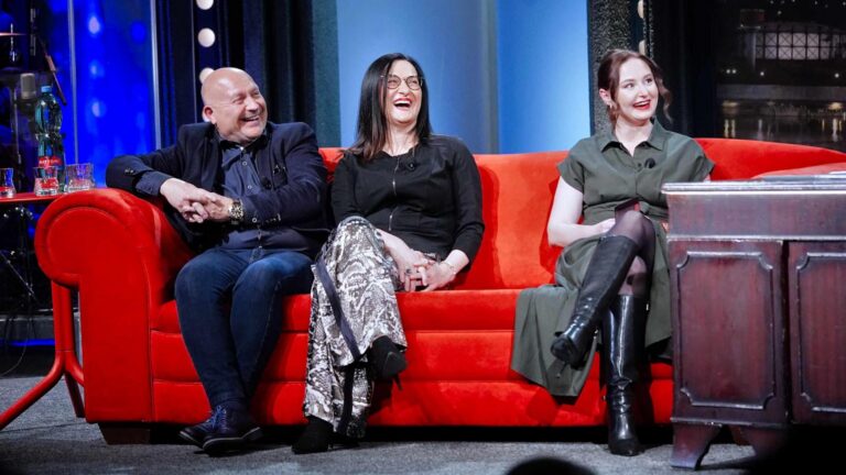 Show Jana Krause: Dva prsty na pop, vyhazov z televizních novin i miliony vypraných ponožek