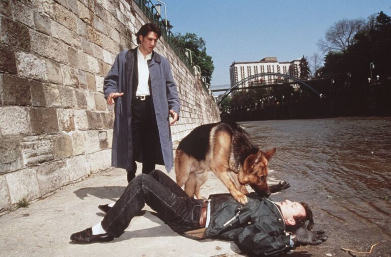 Komisař Rex: Klasika devadesátek se vrací na obrazovky. Jeho příběhy miloval i papež