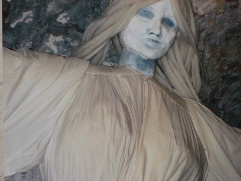 Bílá, černá i modrá: Kolik strašidelných paní bloudí českými hrady a zámky a co věští