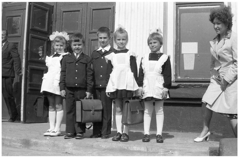 Školní léta za socialismu: Nástěnky, ruština a oslava Sovětů. Pro dnešní mládež něco nepředstavitelného