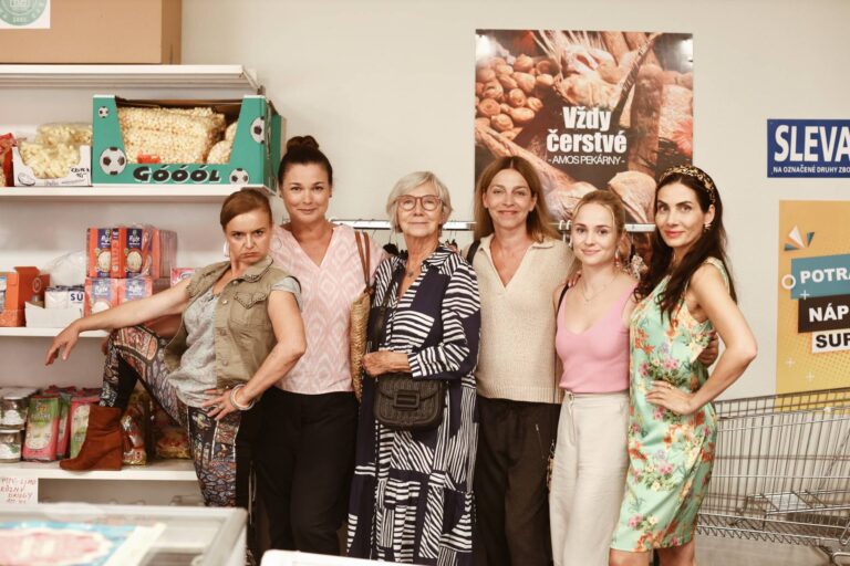 Prima kvůli hokeji zrušila seriál Kamarádi. Diváci jsou rozladění, přišli o Josefův elektrický šok