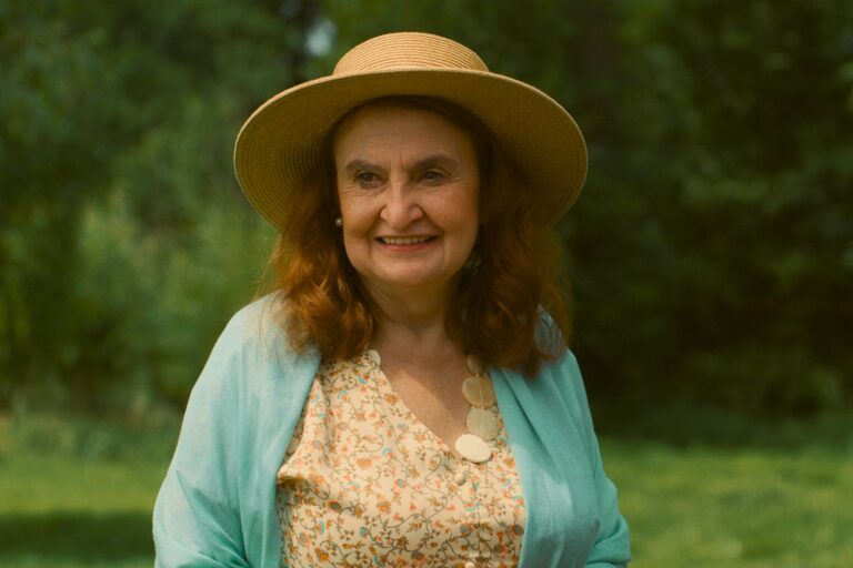 S kým žije Eva Holubová: Už 30 let má doma „pana Columbovou“. Pohledný Miroslav pere, vaří a rozesmává ji