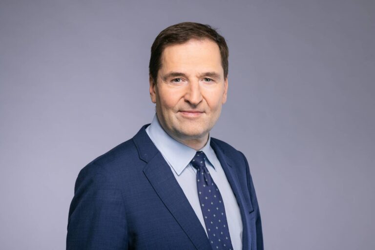 S kým žije Robert Záruba: Hokejového bouřliváka od mikrofonu doma krotí „odejitá“ hvězda České televize