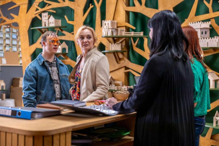 Pondělní Ulice: Nabídka pro Gábinu, trable v lásce a zelená pro Sáru