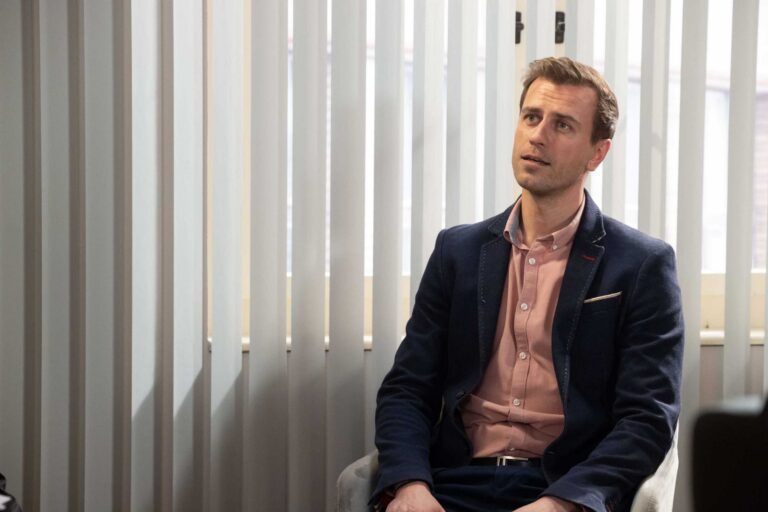 Ulice: Soňa před všemi seřve Prokopa. Ten jí dá cennou radu, Magda s Otou budou jen zírat