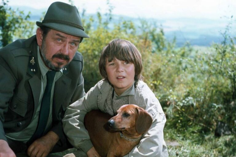 Za trnkovým keřem: Dvojí diskotéka, improvizace Holého, smrt během natáčení a další zajímavosti