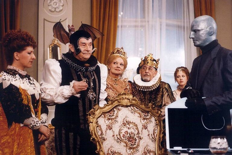 Fantomas v Arabele nebyl jen jeden, stříbrnou masku nasadili hned dva skvělí herci