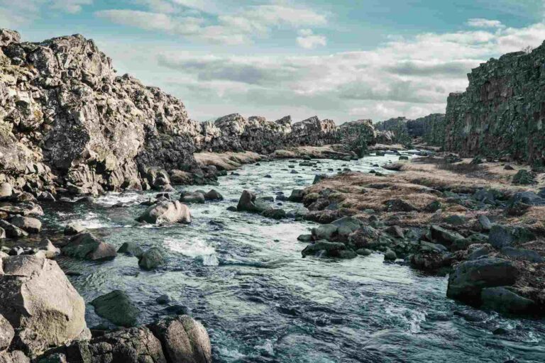 Kde se vzala na naší planetě voda? Překvapivý objev ukazuje, že Země si ji vytvořila sama z meteorů