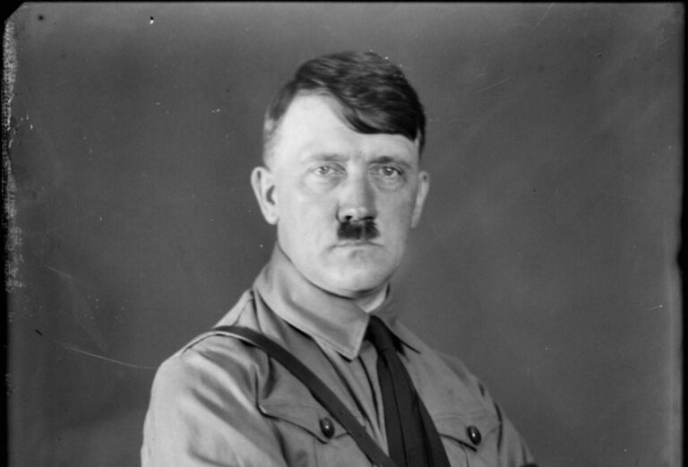 Tajemství Hitlerovy moci: Jak „nikdo“ ovládl Německo a proč mu lidé věřili až do konce