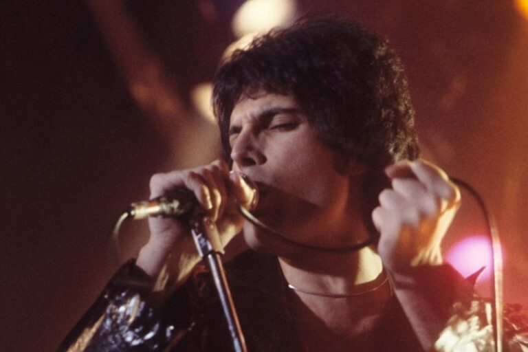Freddie Mercury by dnes slavil 79 let. Veřejnost se dozvídá o jeho utajené dceři