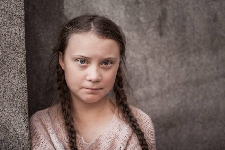 Greta Thunberg si našla chlapa. Její srdce si získal dlouhovlasý aktivista