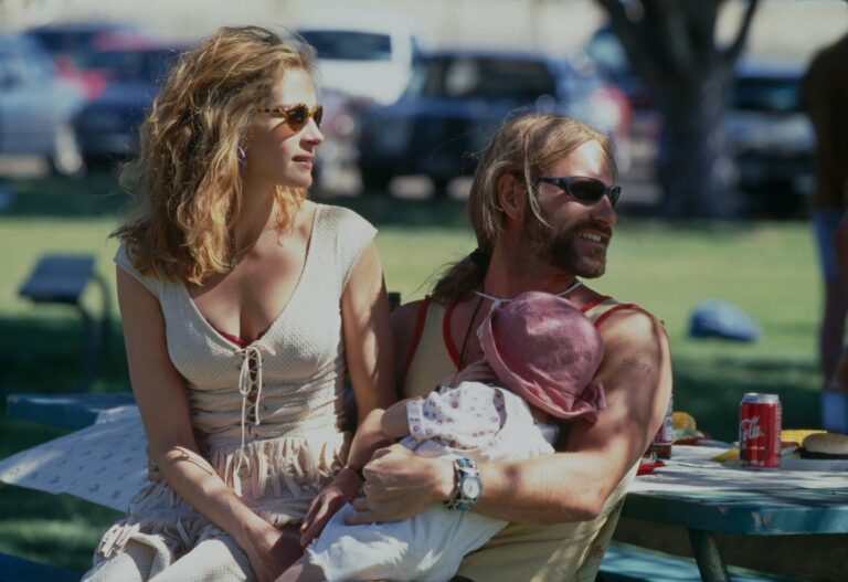 Julia Roberts jako skutečná hrdinka Erin Brockovich: Případ, který otřásl Amerikou a zaujal díky filmu celý svět