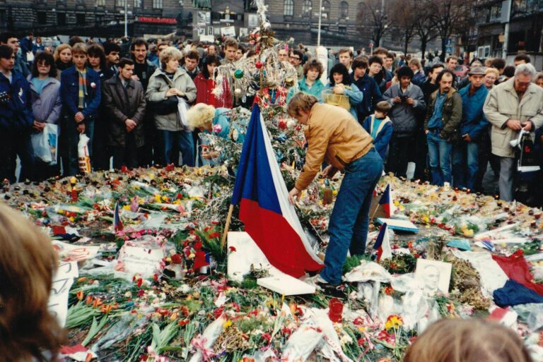 Před 36 lety vznikla petice Několik vět. Byla to jiskra, která zažehla plamen Sametové revoluce a pád komunismu