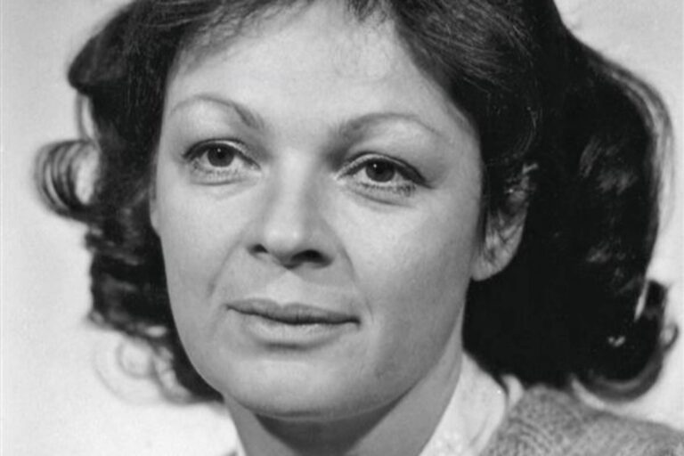 Z vnučky Jany Hlaváčové je krásná mladá žena. Anna Dvořáková nosí šaty po babičce a hraje na Nově i na Primě