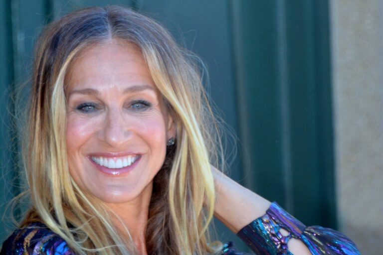 Sarah Jessica Parker ví, jak vydělávat: Všechny ženy světa ji kopírují, módní značky milují a Češky obdivují