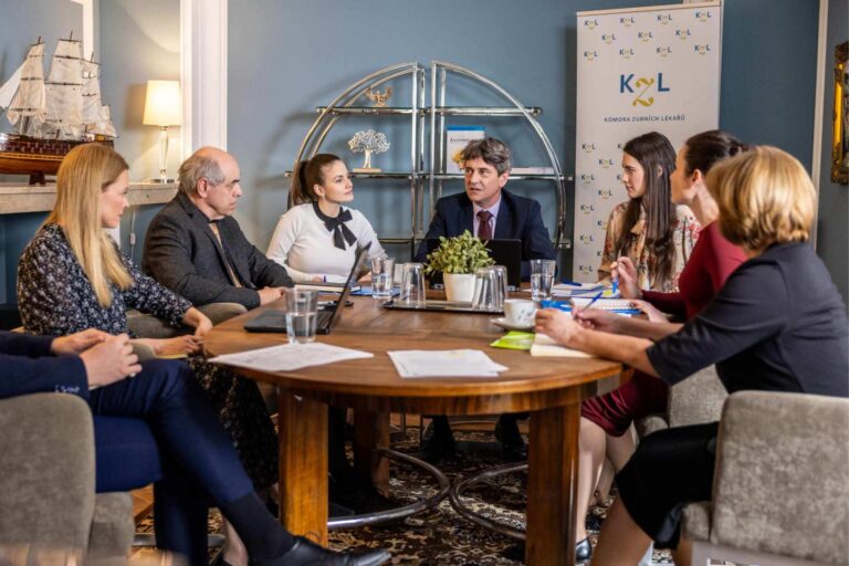 Středeční Ulice: Zásah policie, trable v ráji a porod podle hvězd