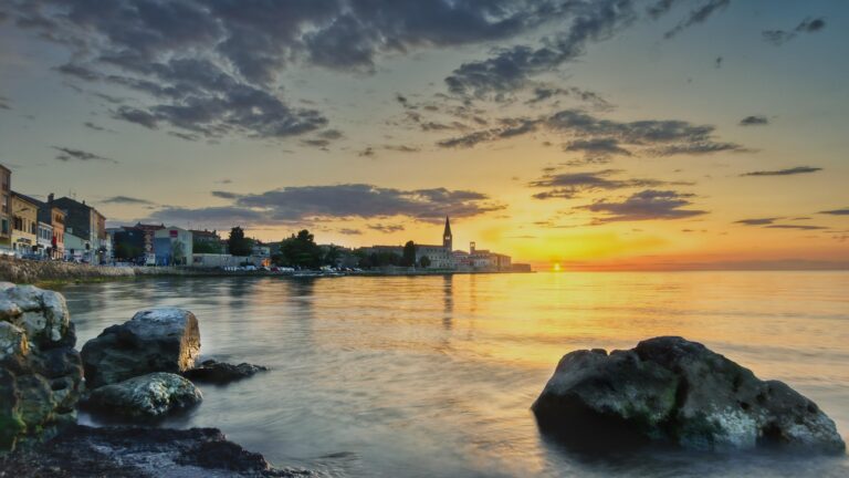 Chorvatské moře skrývá novou hrozbu. Turisty děsí krásná, ale nebezpečná ryba