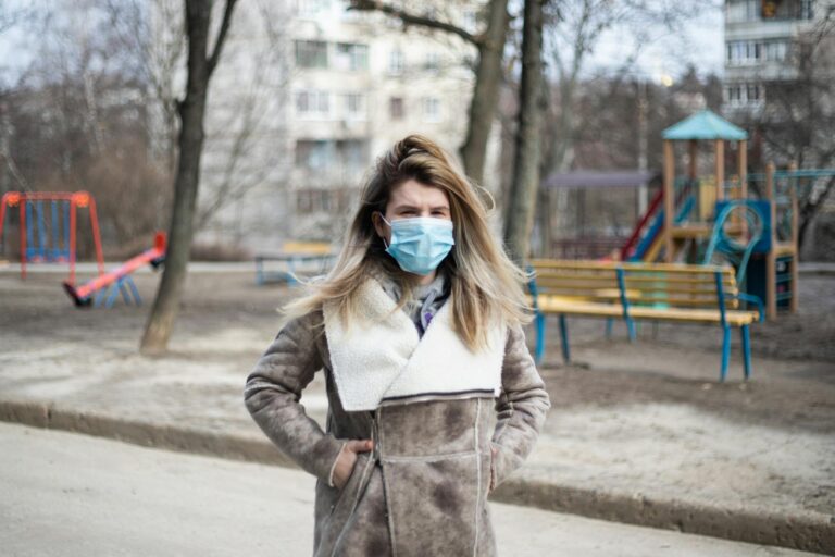 Zázrak moderní medicíny: Chytrá rouška jako detektor nemocných ledvin. Funguje bez jehel a bez čekání