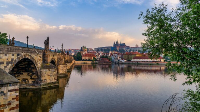 Ráno mráz, odpoledne tropy. Česko zažívá ostrý letní start, v pondělí přijdou změny počasí