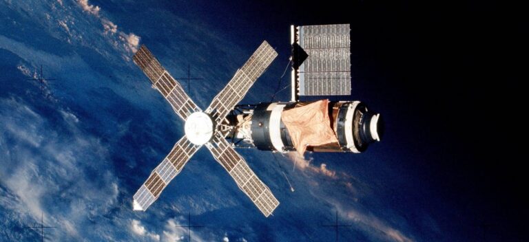 Když padala obloha: Před 46 lety dopadla kosmická stanice Skylab na Zemi a NASA čekal pořádný trapas